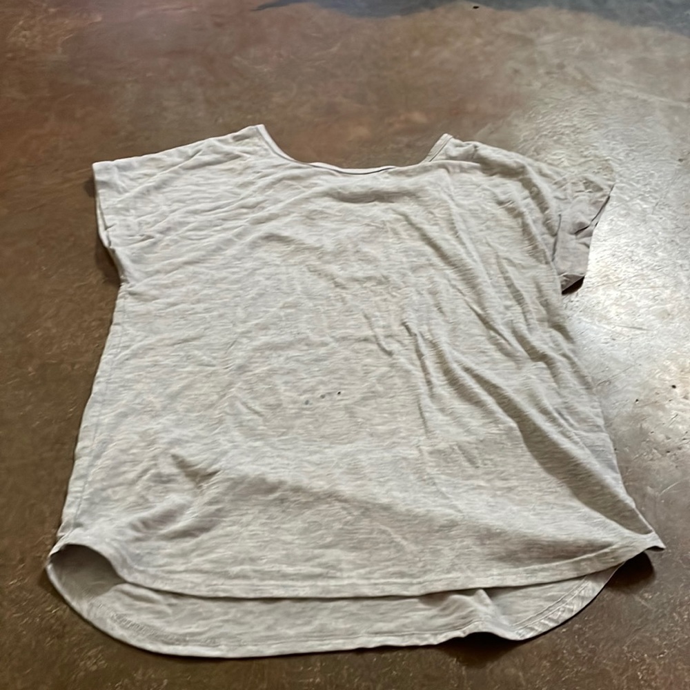 Cute grey shirt with small cross cross on back